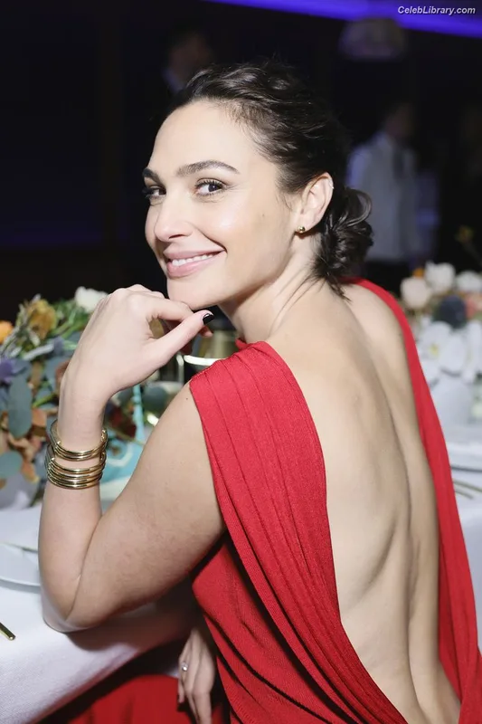 Gal Gadot photo 10 of 1471