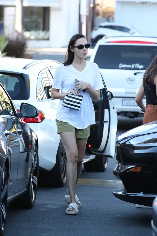 Gal Gadot photo 13 of 1471
