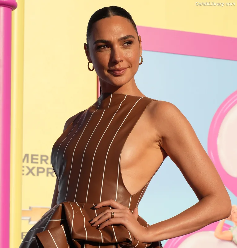 Gal Gadot photo 1 of 1471