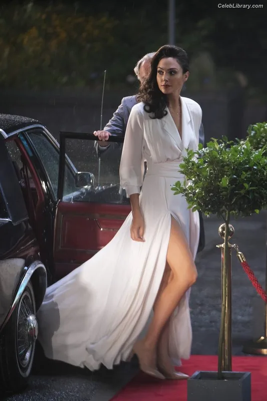 Gal Gadot photo 7 of 1471