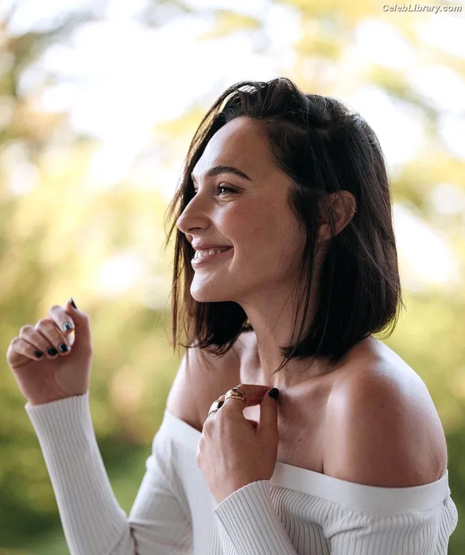 Gal Gadot photo 12 of 1471