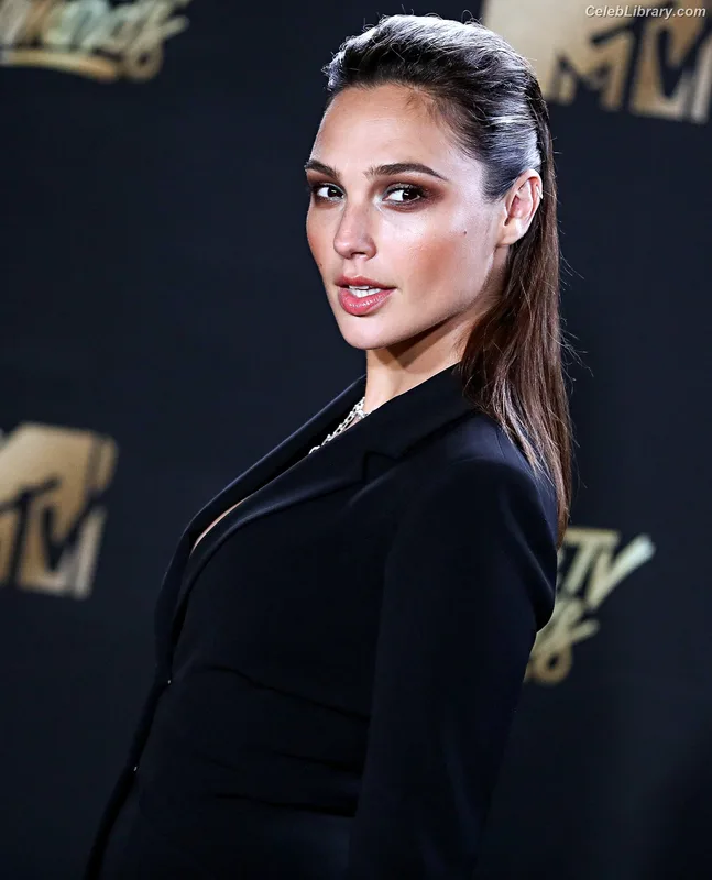 Gal Gadot photo 18 of 1471