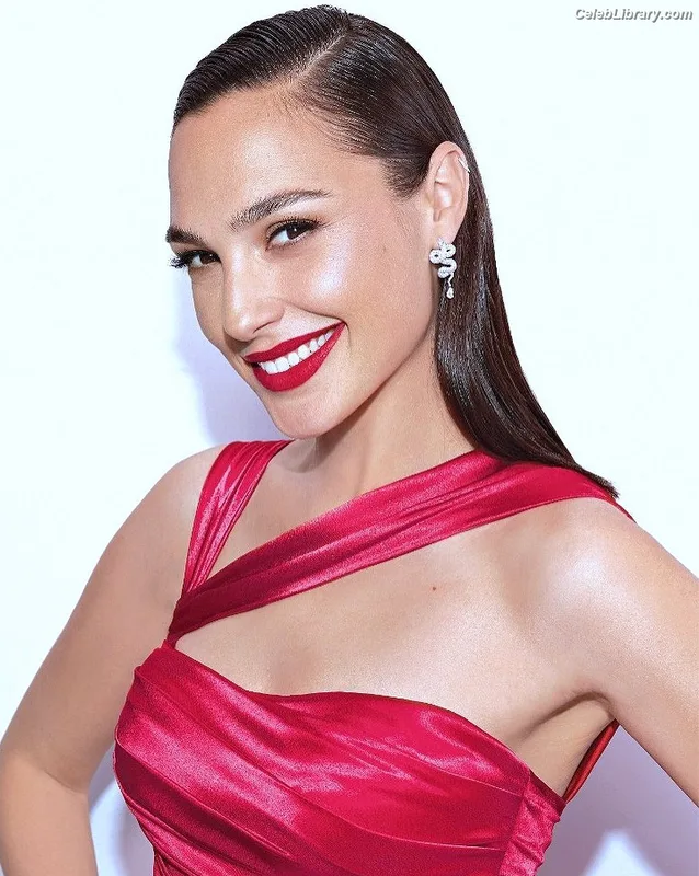 Gal Gadot photo 19 of 1471