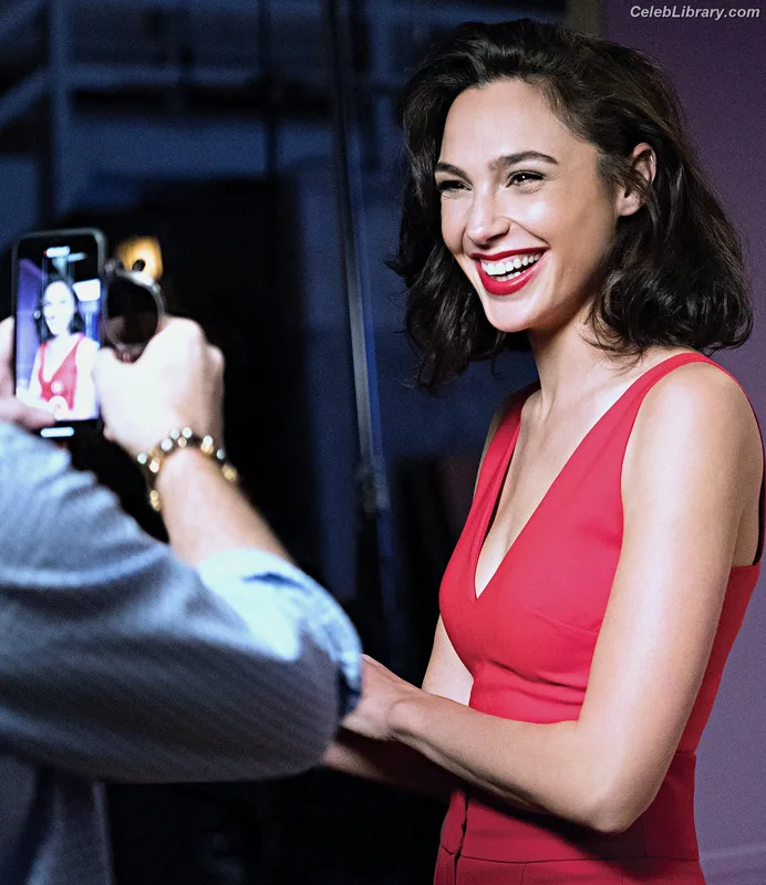Gal Gadot photo 21 of 1471