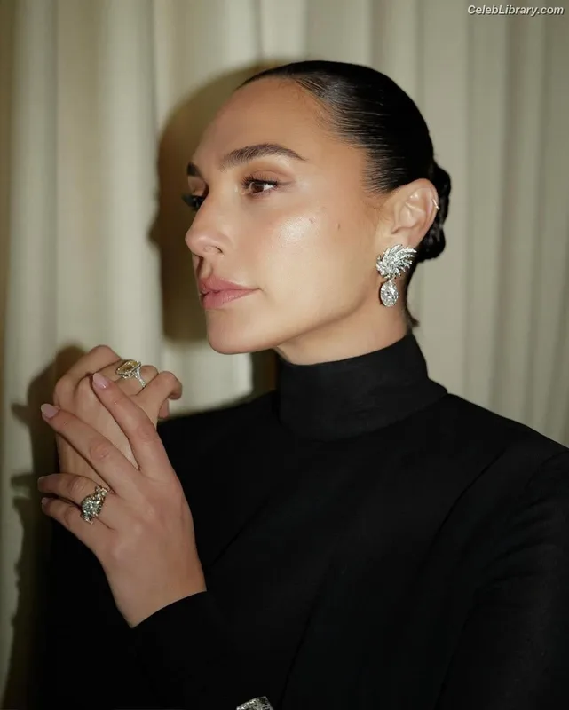 Gal Gadot photo 23 of 1471