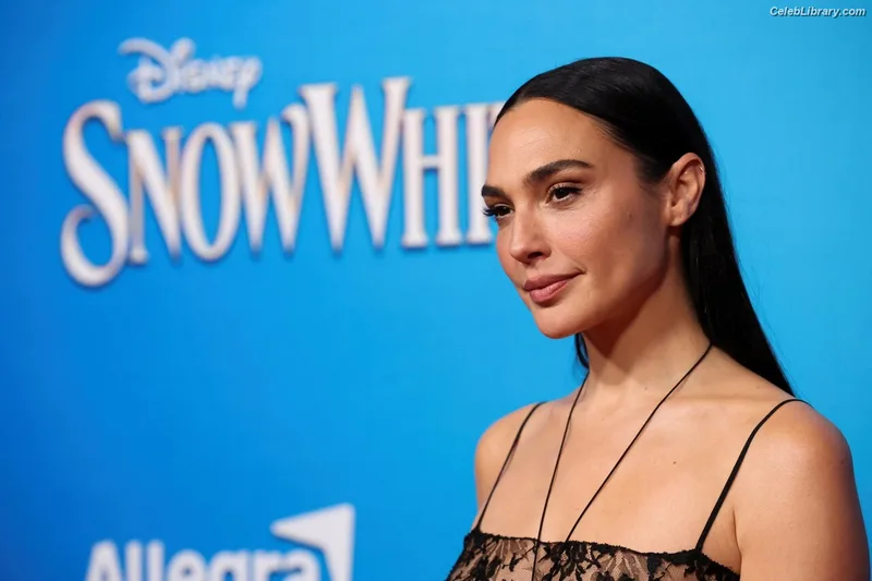 Gal Gadot photo 7 of 1471
