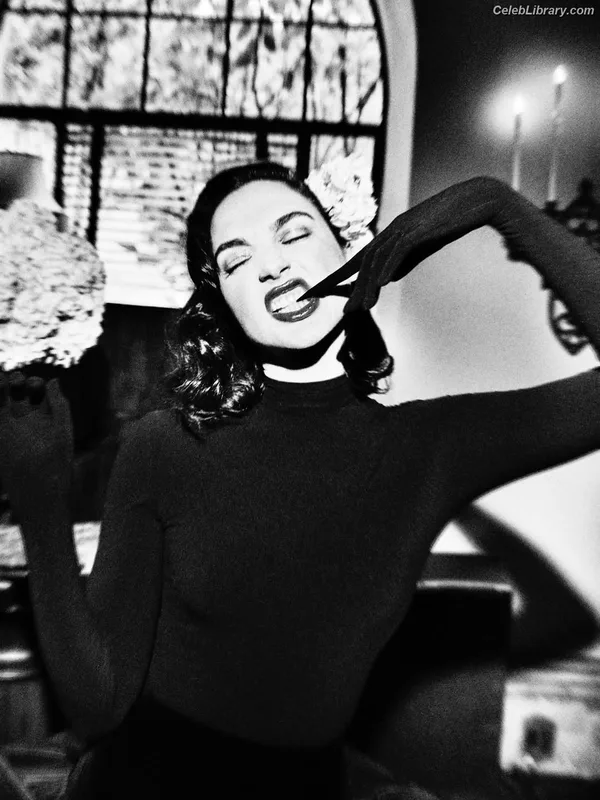 Gal Gadot photo 21 of 1471