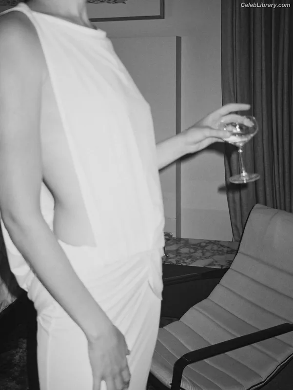 Gal Gadot photo 4 of 1471