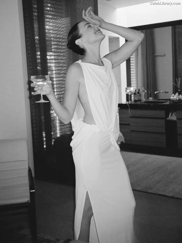 Gal Gadot photo 5 of 1471