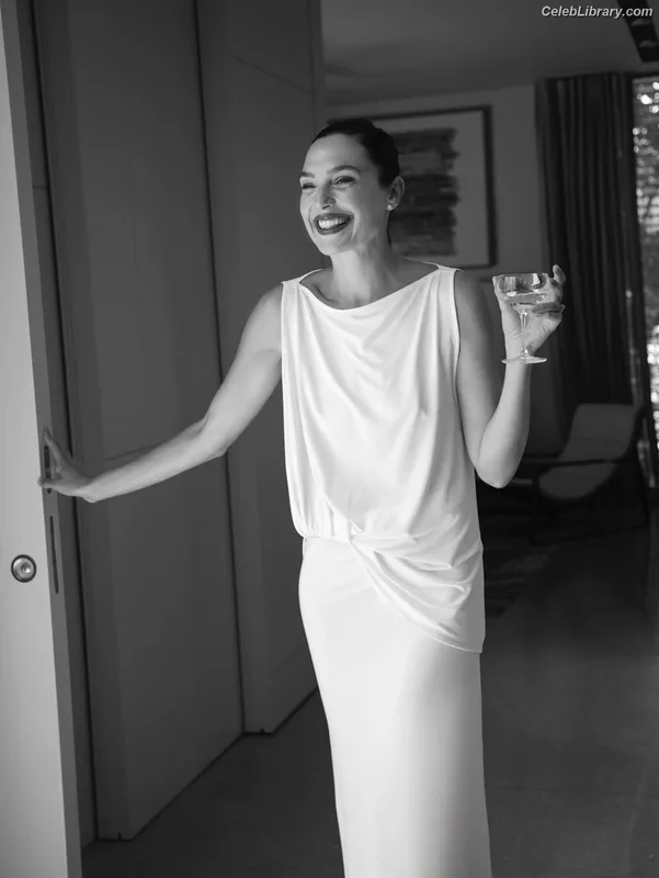 Gal Gadot photo 6 of 1471
