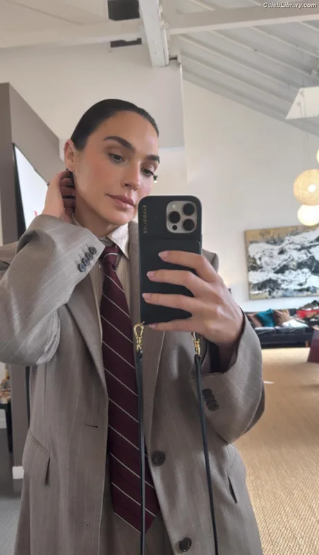 Gal Gadot photo 15 of 1471