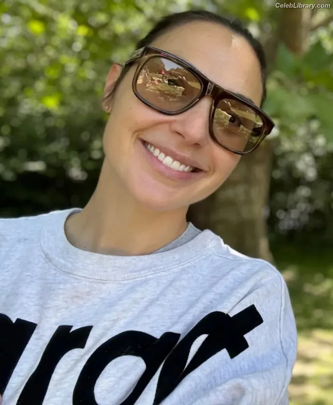 Gal Gadot photo 19 of 1471
