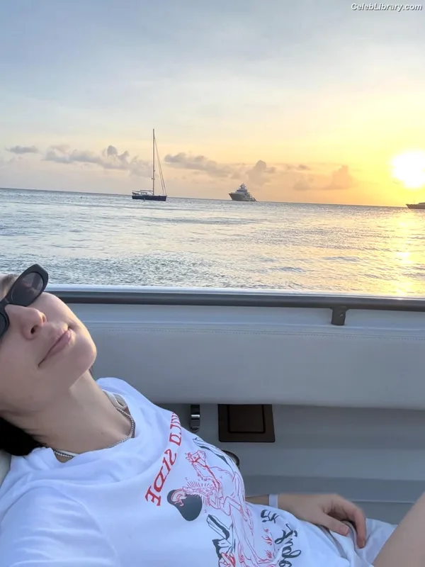 Gal Gadot photo 21 of 1471