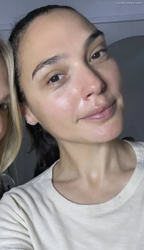 Gal Gadot photo 22 of 1471