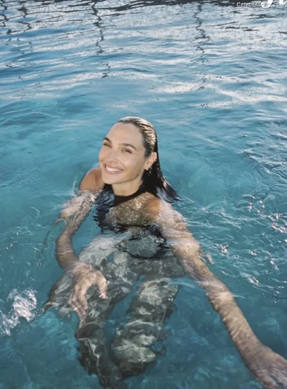 Gal Gadot photo 1 of 1471