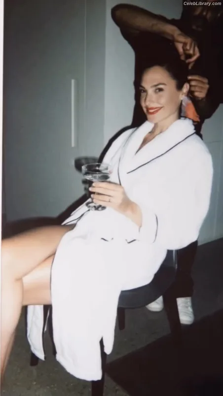 Gal Gadot photo 4 of 1471