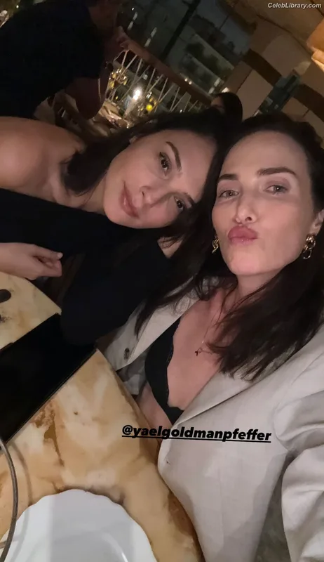Gal Gadot photo 5 of 1471