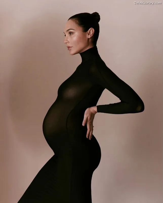 Gal Gadot photo 7 of 1471
