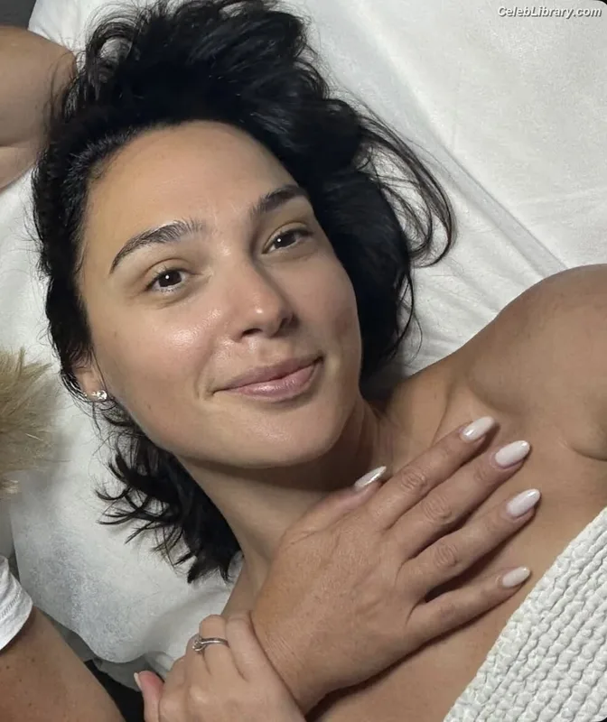 Gal Gadot photo 14 of 1471