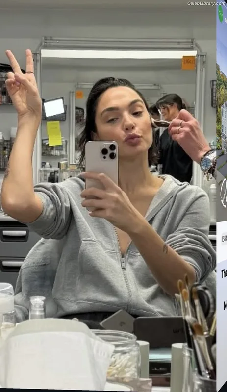 Gal Gadot photo 16 of 1471