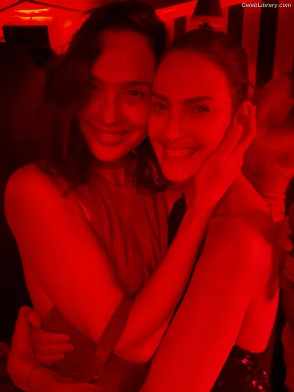 Gal Gadot photo 18 of 1471