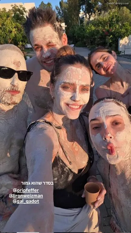 Gal Gadot photo 24 of 1471