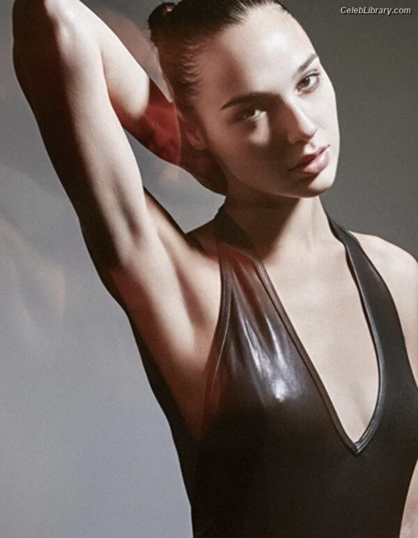 Gal Gadot photo 12 of 1471