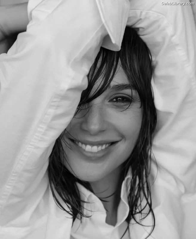 Gal Gadot photo 24 of 1471