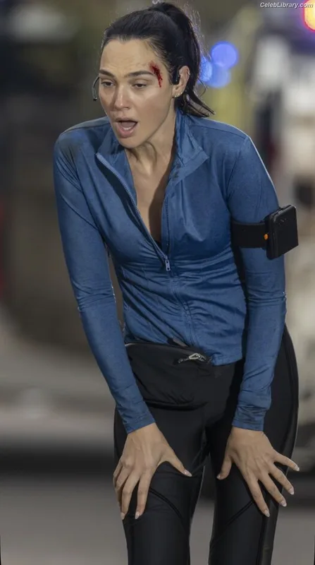 Gal Gadot photo 5 of 1471