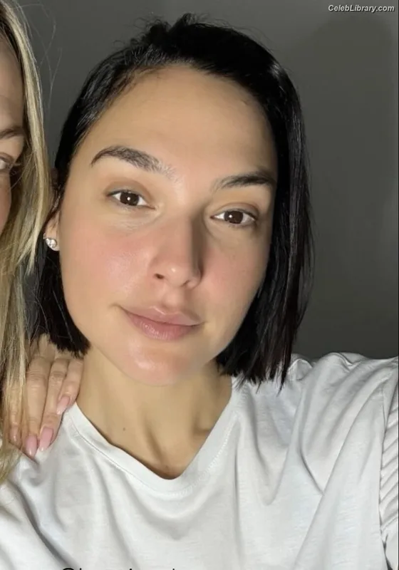 Gal Gadot photo 12 of 1471