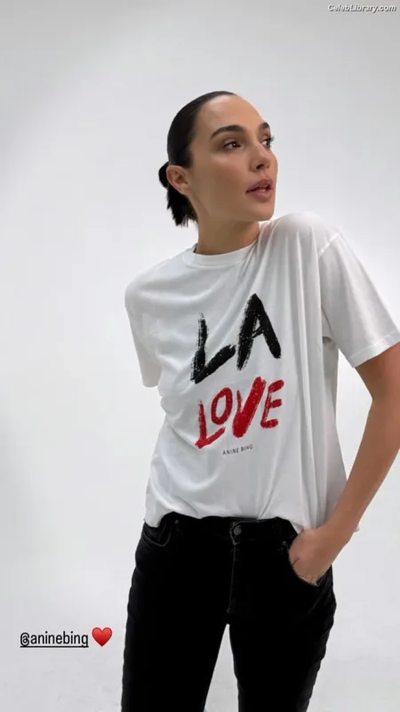 Gal Gadot photo 14 of 1471
