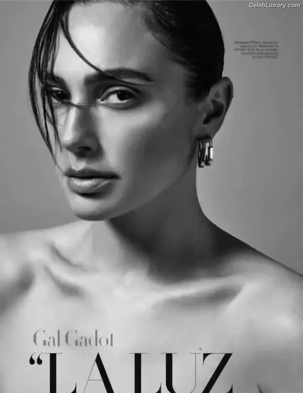 Gal Gadot photo 1 of 1471