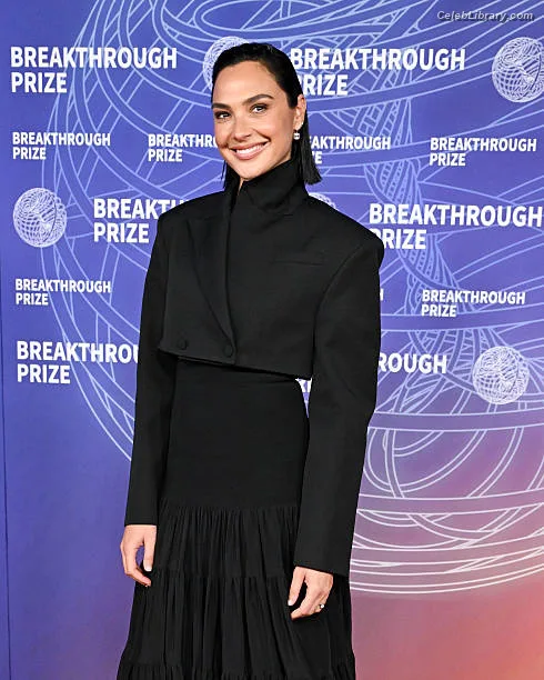 Gal Gadot photo 14 of 1471