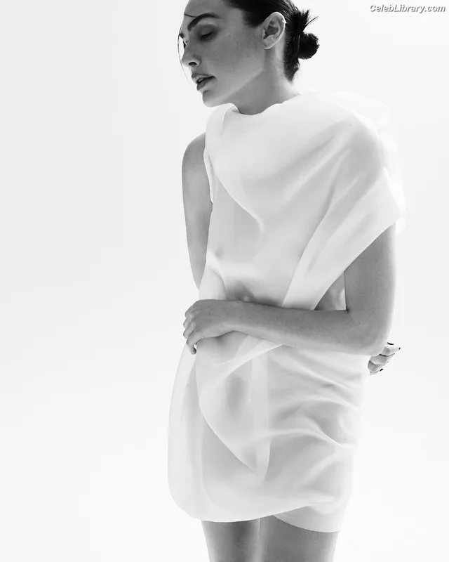 Gal Gadot photo 17 of 1471