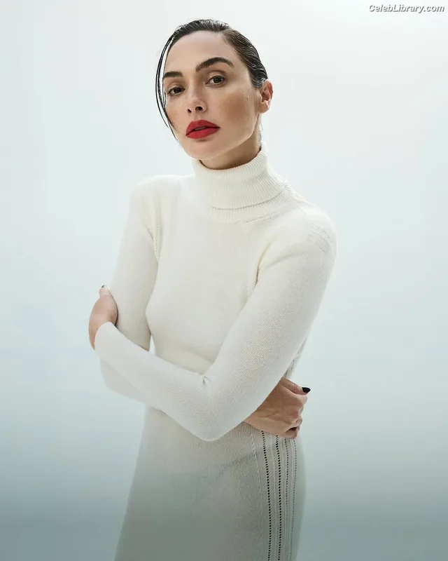 Gal Gadot photo 2 of 1471