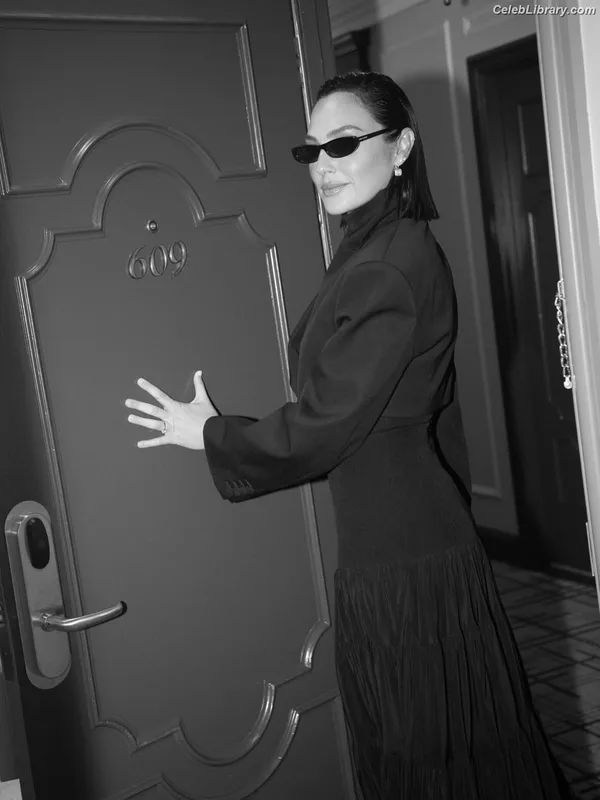 Gal Gadot photo 4 of 1471