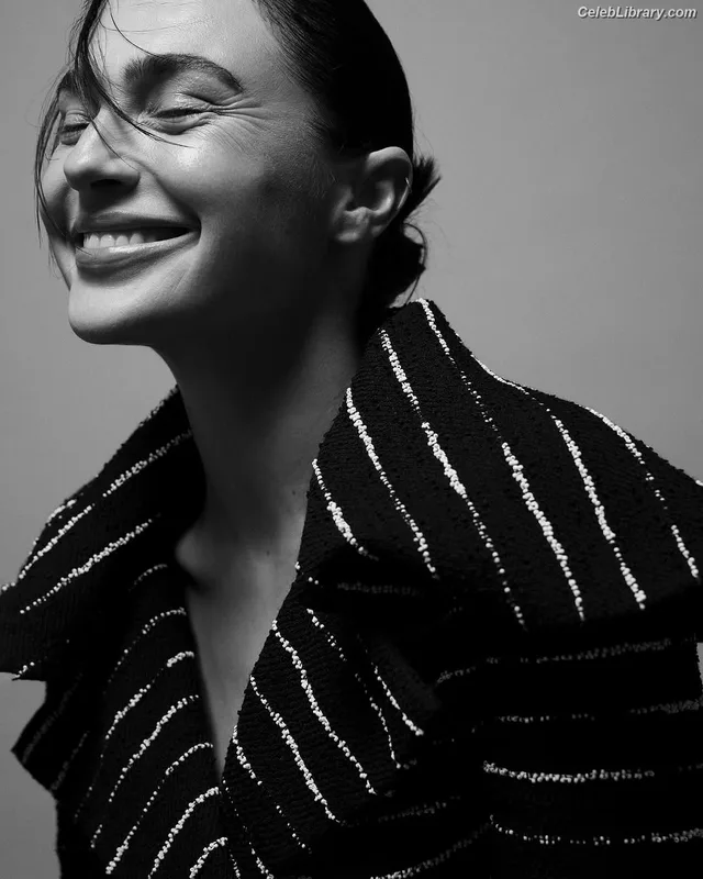 Gal Gadot photo 10 of 1471