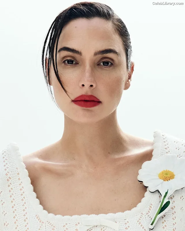 Gal Gadot photo 13 of 1471