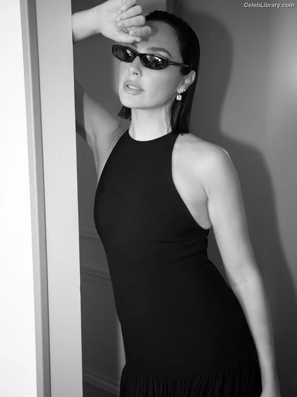Gal Gadot photo 17 of 1471