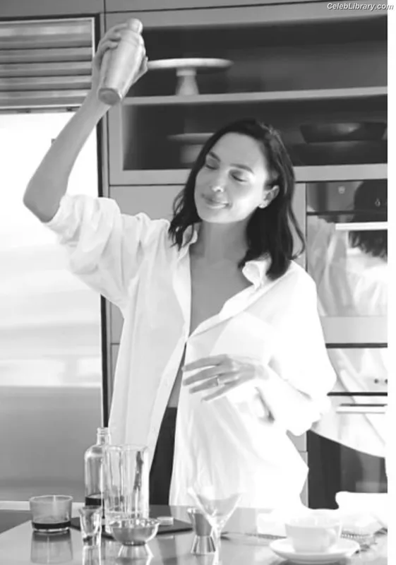 Gal Gadot photo 21 of 1471