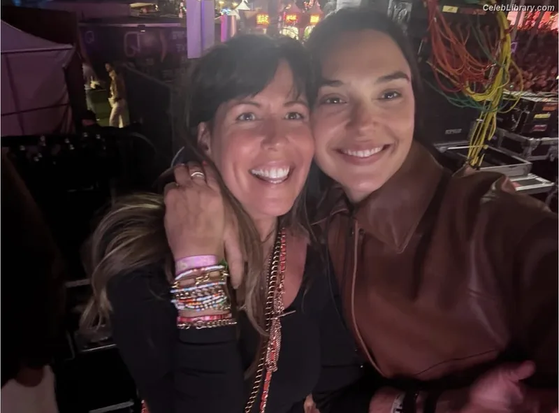 Gal Gadot photo 2 of 1471