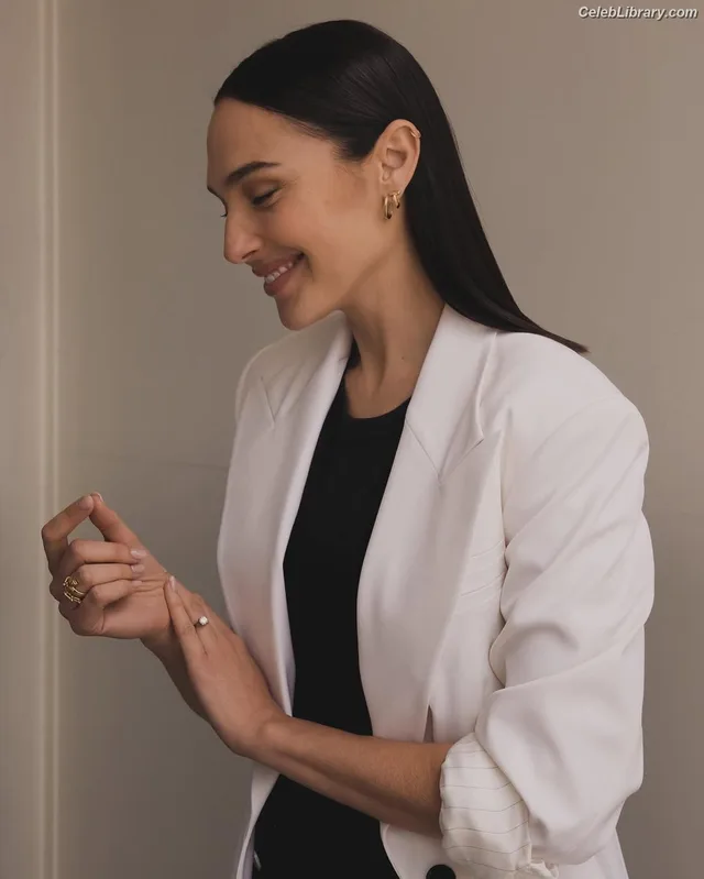 Gal Gadot photo 6 of 1471