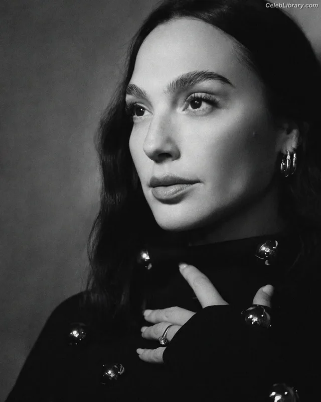 Gal Gadot photo 8 of 1471