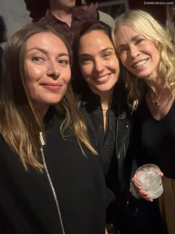 Gal Gadot photo 12 of 1471