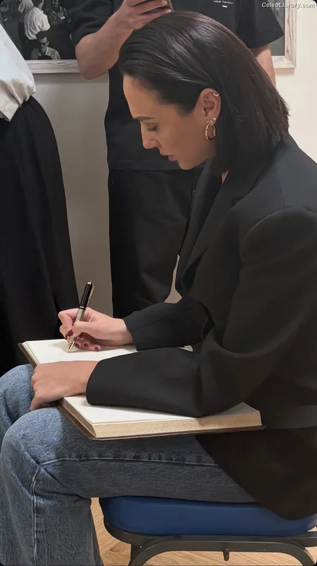 Gal Gadot photo 16 of 1471