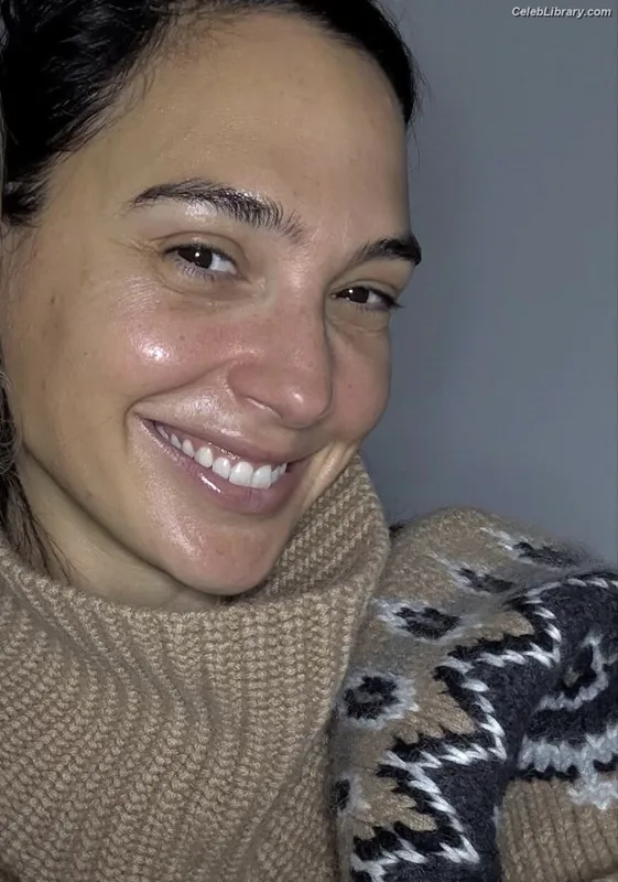 Gal Gadot photo 18 of 1471