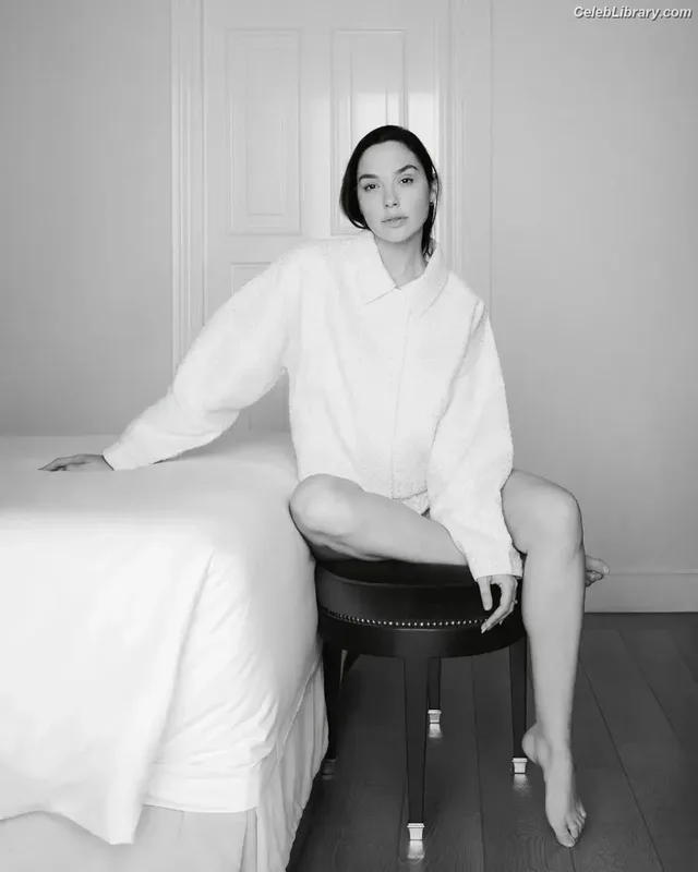 Gal Gadot photo 24 of 1471