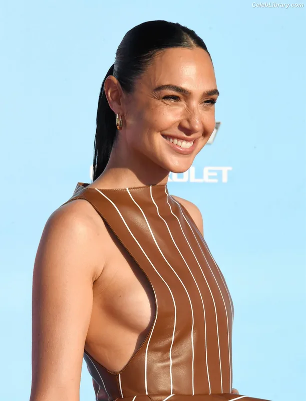 Gal Gadot photo 11 of 1471