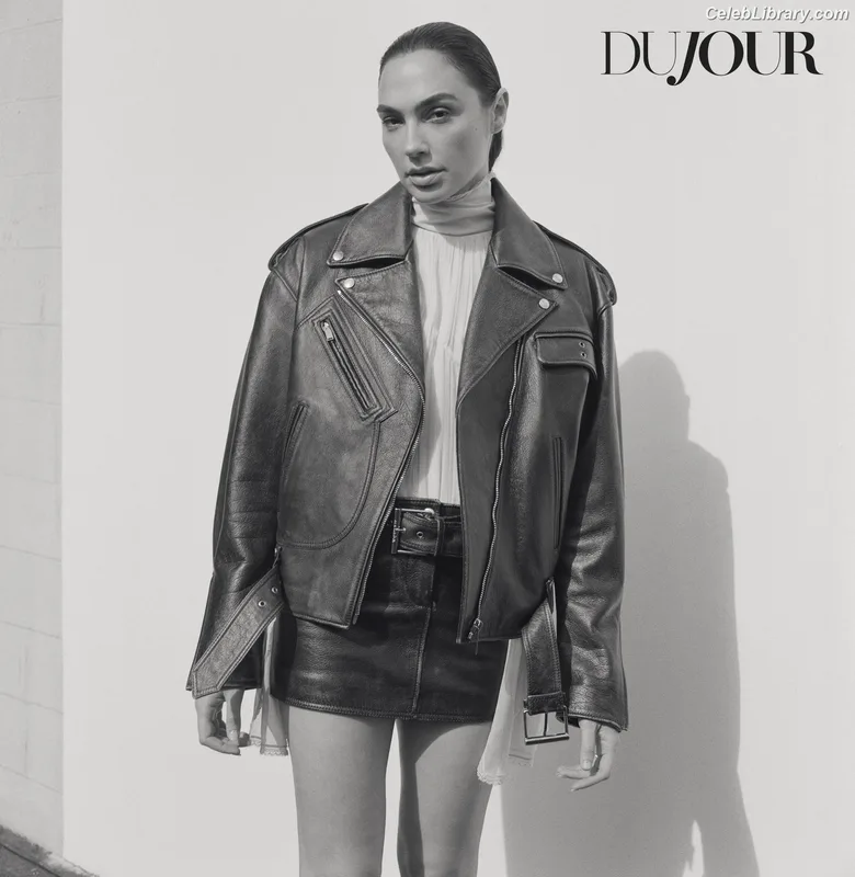 Gal Gadot photo 18 of 1471