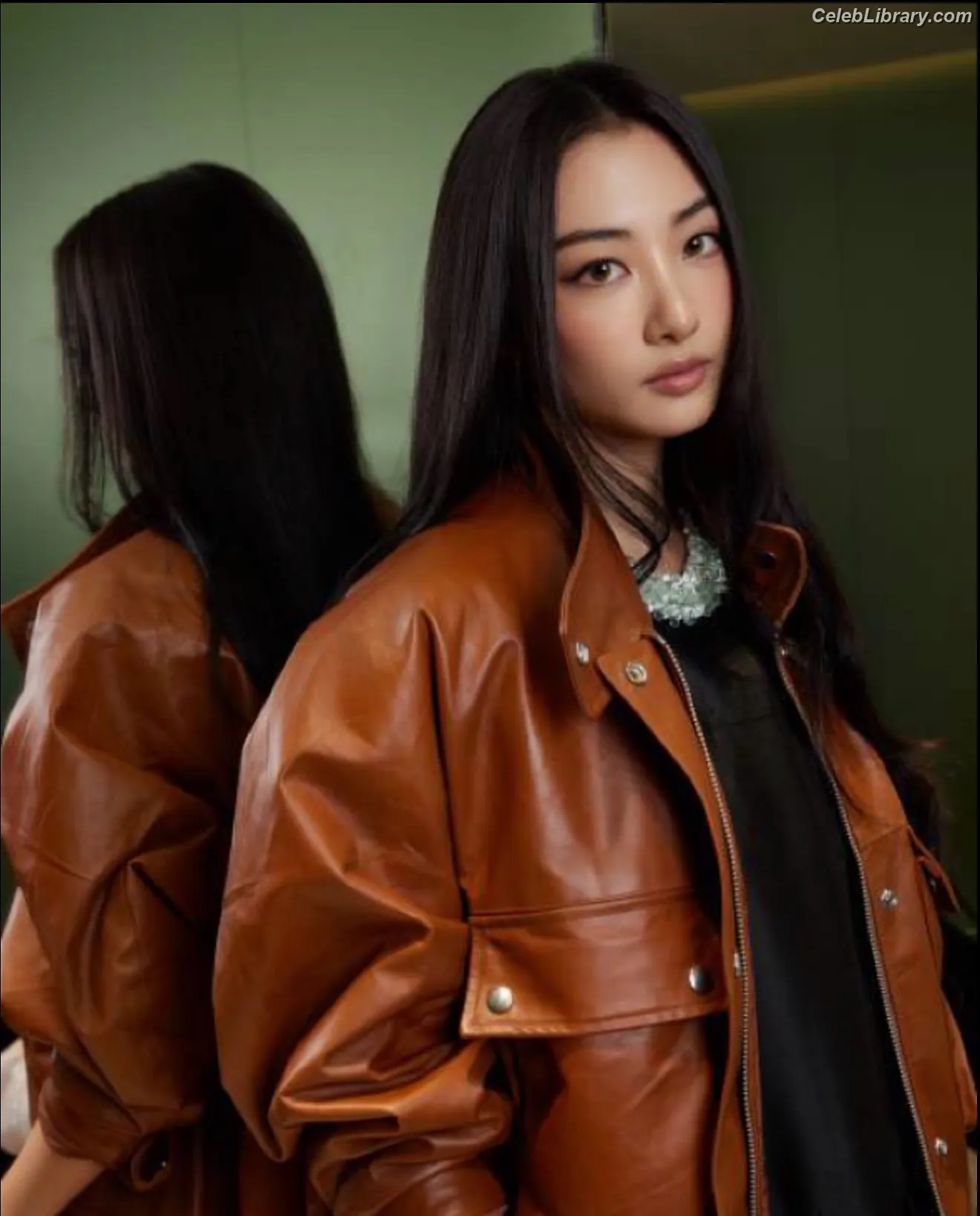 Gawon (Lee Ga-won (이가원) MEOVV) photo 3 of 368